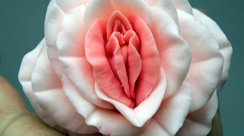 Môi bé bên to bên nhỏ có sao không? Lắng nghe bác sĩ giải đáp